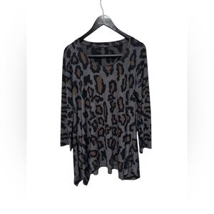 Nally & Millie Leopard Print Swing Tunic Top – Asymmetrical Hem